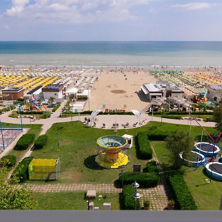 Residence Flow-R Риччоне Экстерьер фото